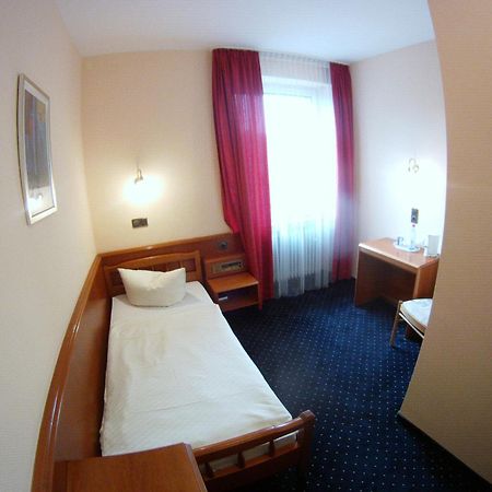 Hotel Adlerhof Tauberbischofsheim Room photo